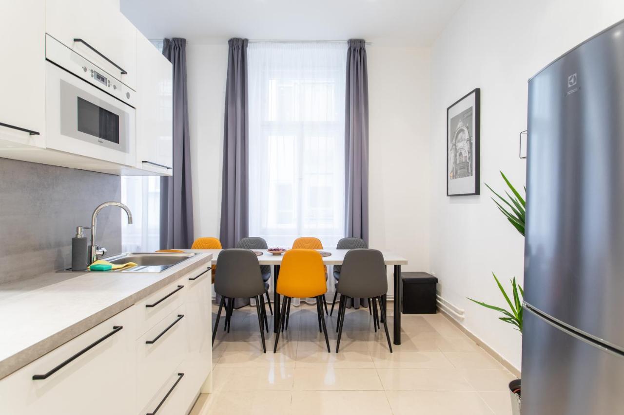 Spacious Apartments Near The River Praha Eksteriør bilde